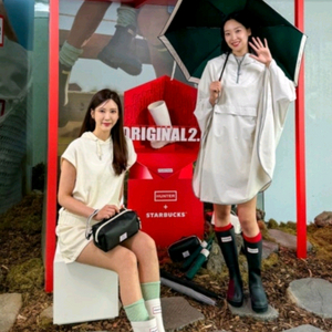 스타벅스 X 헌터 라이트 레인 판초 (우비) 아이보리색상