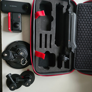 인스타 360 x3, one r, 차량용 전동식 석션컵 팝니다 이미지