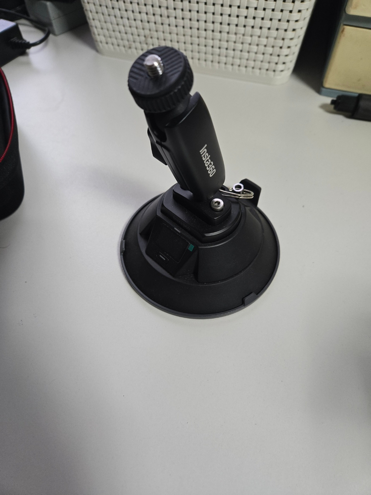 인스타 360 x3, one r, 차량용 전동식 석션컵 팝니다 이미지