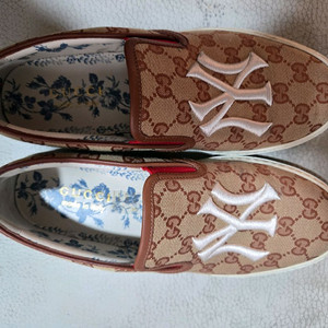 구찌 정품 한정판 NY 양키스 슬립온 스니커즈 6 (255-260)