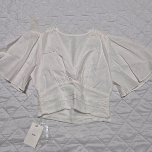 아뜨와 atoi 화이트 린넨 랩 블라우스 새상품 이미지