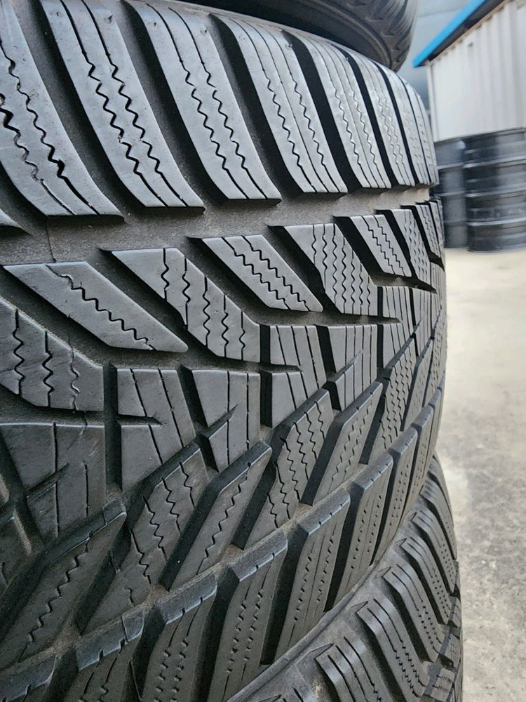 한국 윈터 아이셉트 에보3 245 45 18 윈터타이어--6