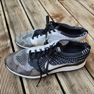 나이키 플라이니트 레이서 골프 검흰 909756-001(280)