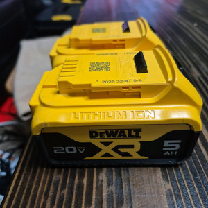 디월트 dcb184 20v5ah 중고배터리입니다 이미지