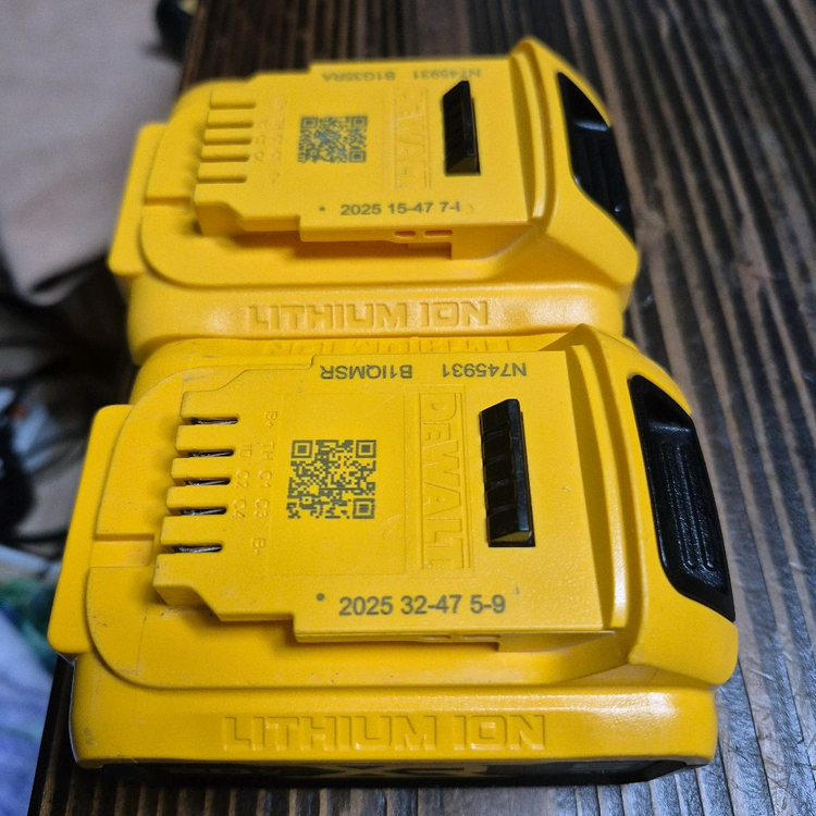 디월트 dcb184 20v5ah 중고배터리입니다 이미지