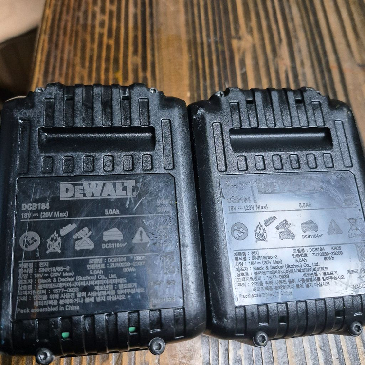 디월트 dcb184 20v5ah 중고배터리입니다 이미지