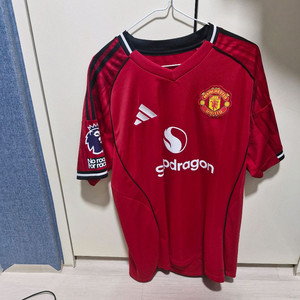 맨유 25-26시즌 축구 유니폼 19번 음뵈모 이미지