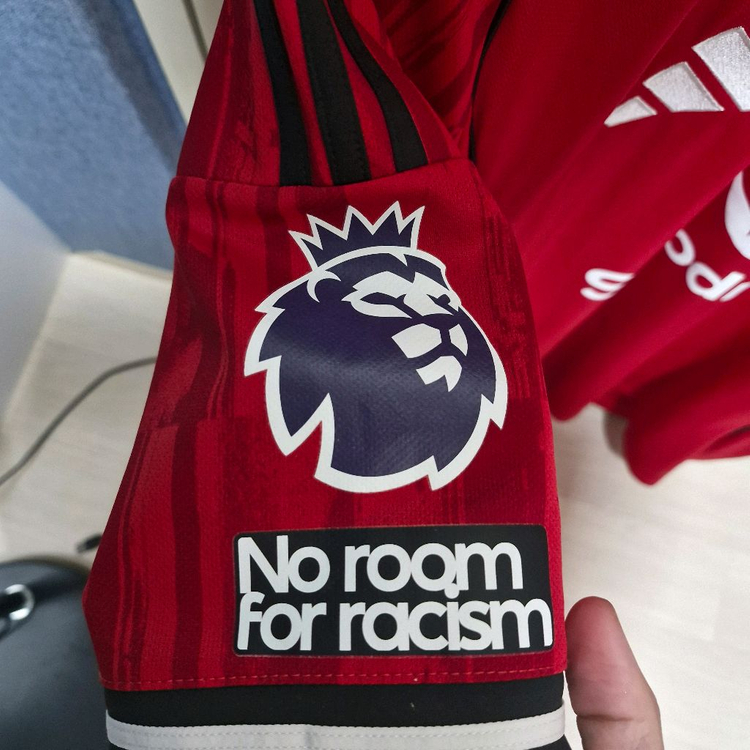 맨유 25-26시즌 축구 유니폼 19번 음뵈모 이미지