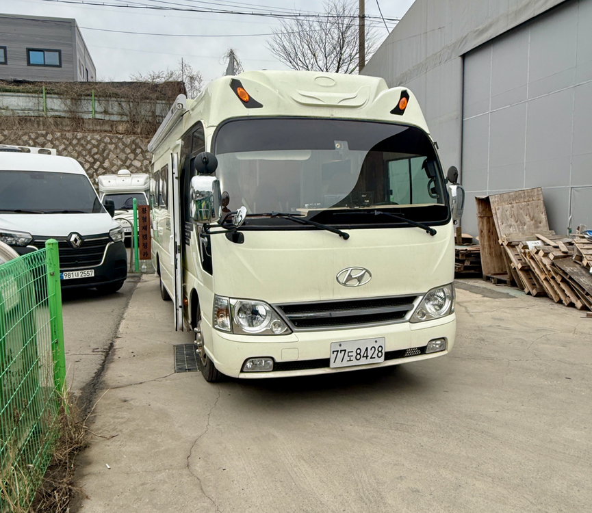 뉴카운티 롱바디 캠핑카 4인승--1