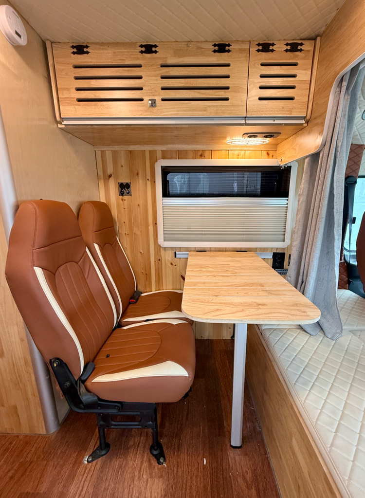 뉴카운티 롱바디 캠핑카 4인승--3