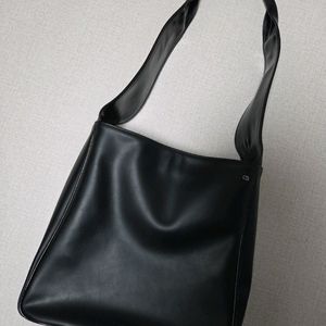 오디먼드 오르디 블랙 가죽 숄더백 이미지