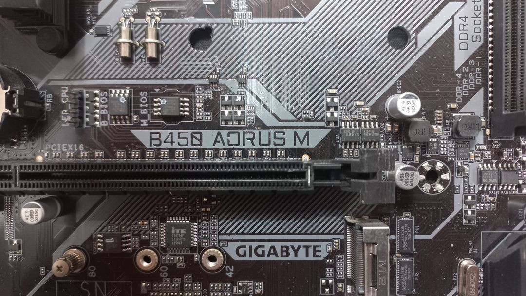 기가바이트 B450 AORUS M 메인보드 팝니다.--1