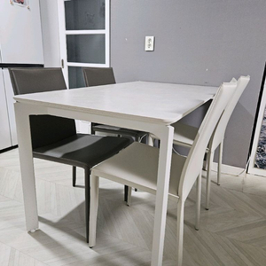 리바트 아르떼 4인용 세라믹식탁 + 스키니 가죽 식탁의자 4개