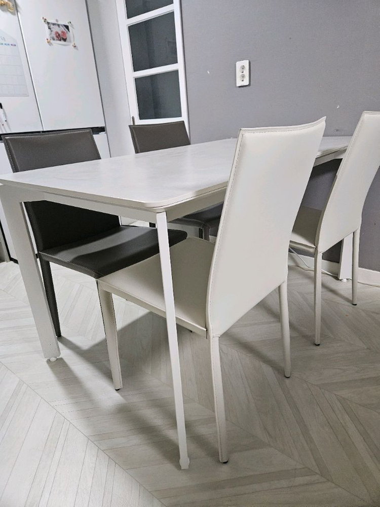 리바트 아르떼 4인용 세라믹식탁 + 스키니 가죽 식탁의자 4개 이미지