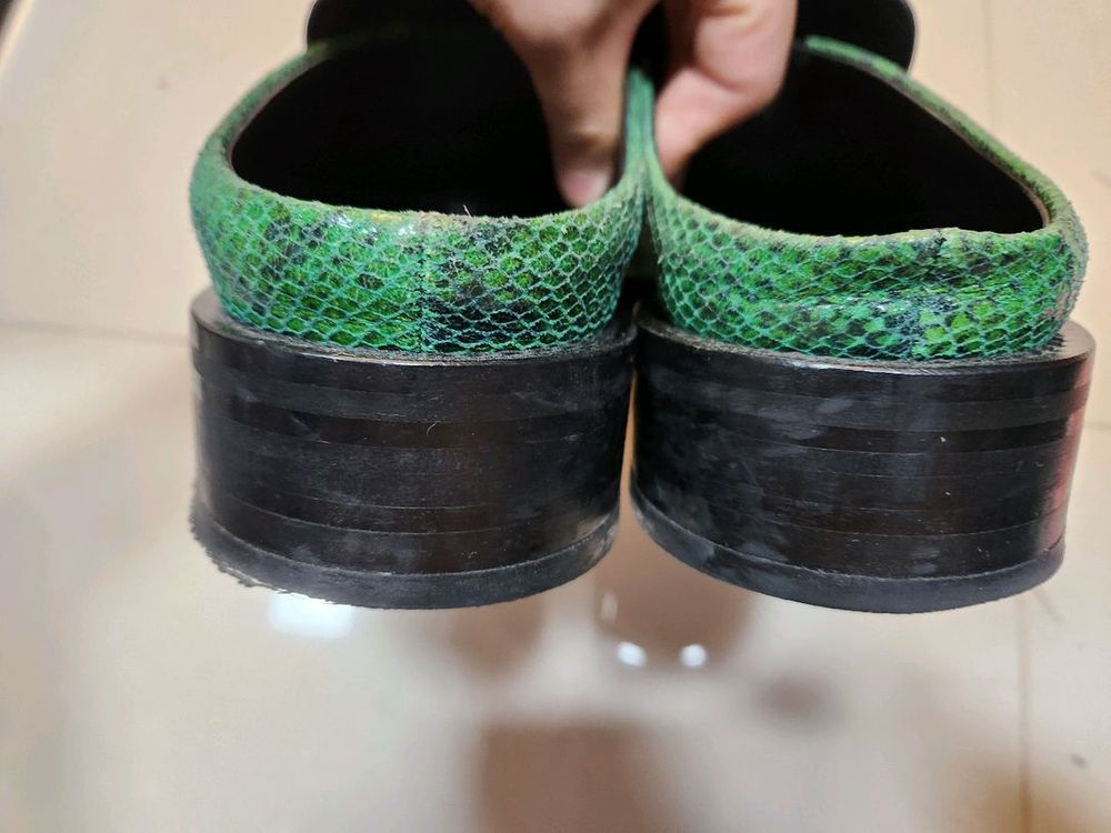 마틴로즈 그린 뱀피 뮬 유일매물 이미지