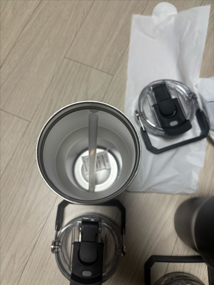 캐리보틀 텀블러 팝니다 2개세트 630ml 블랙--1