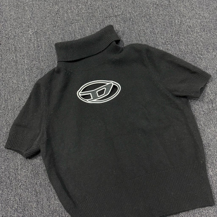 디젤 컷아웃 로고 터틀넥 니트 반팔--2