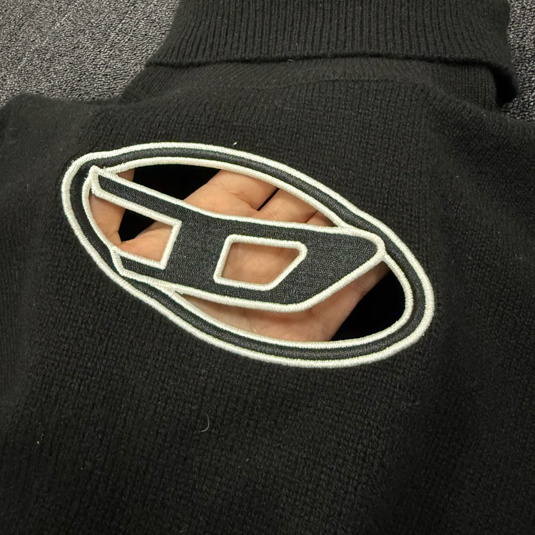 디젤 컷아웃 로고 터틀넥 니트 반팔--4