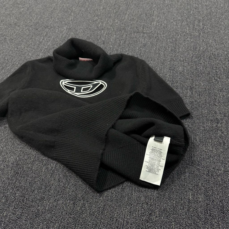 디젤 컷아웃 로고 터틀넥 니트 반팔--8