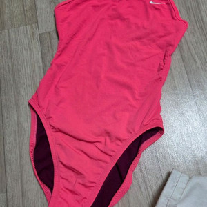 나이키컷아웃 하이퍼핑크 28