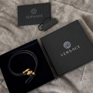베르사체 골드 팔찌 이미지