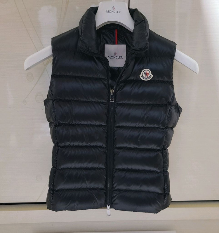(새상품급)몽클레어 chany 패딩조끼(마지막 가격)가니하프롱패딩명품갸니구찌루이비통프라다스톤아일랜드에르메스로로피아나--4