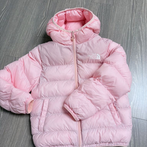 노스페이스키즈 여아 경량패딩 130사이즈