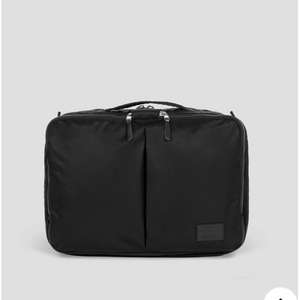 TRVR 브리프케이스 M 블랙 새제품 팝니다. 티알브이알 가방