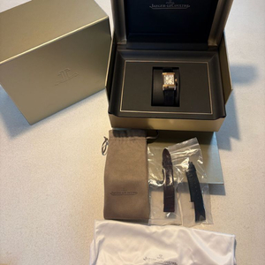 예거 르쿨트르 리베르소 미디엄 씬 골드 판매합니다.