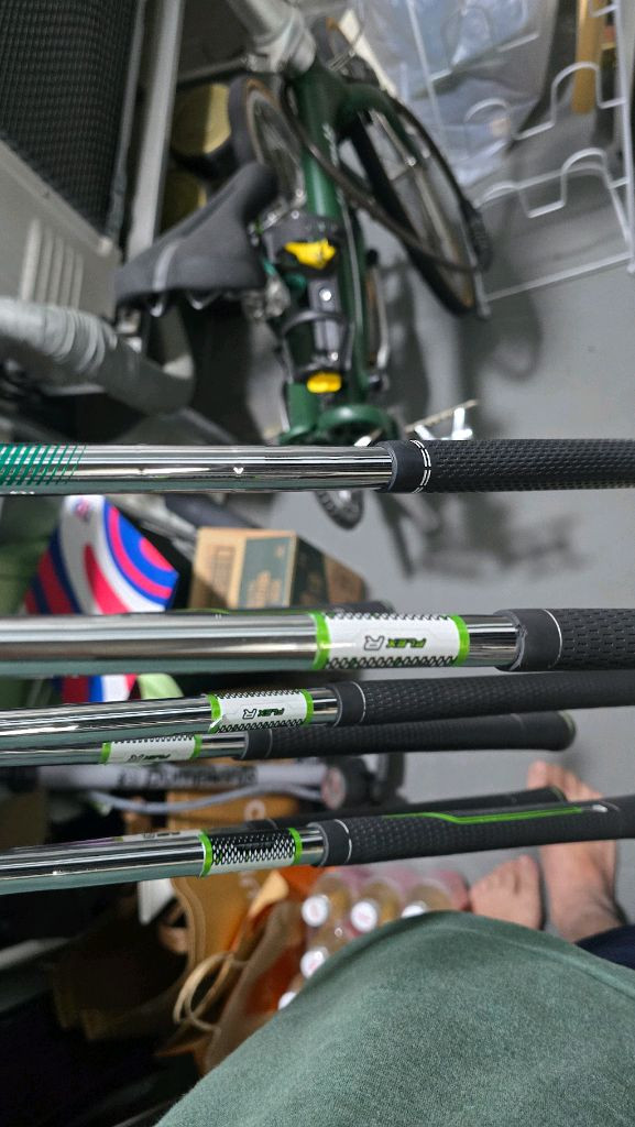 좌타 테일러메이드 RBZ 아이언 세트 이미지