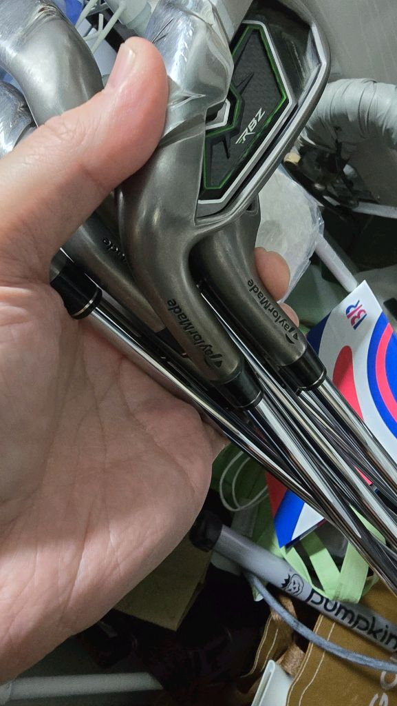 좌타 테일러메이드 RBZ 아이언 세트 이미지