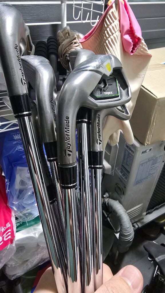 좌타 테일러메이드 RBZ 아이언 세트 이미지