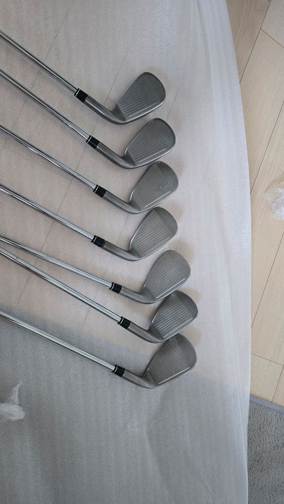 좌타 테일러메이드 RBZ 아이언 세트 이미지