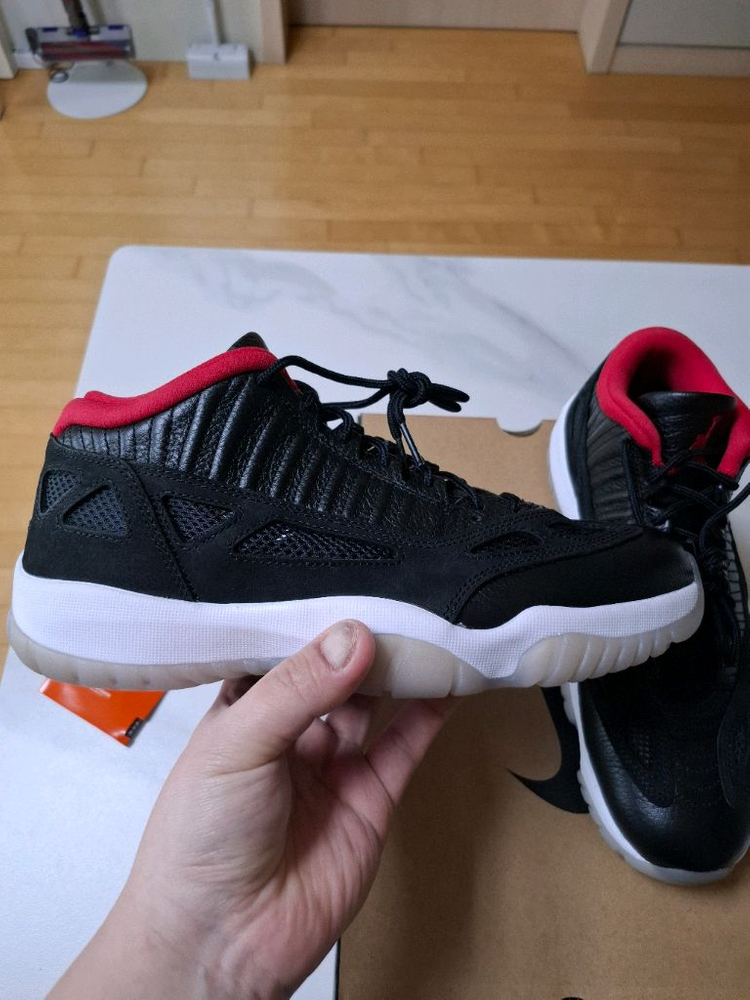 [275] 조던11 브레드 새상품 이미지