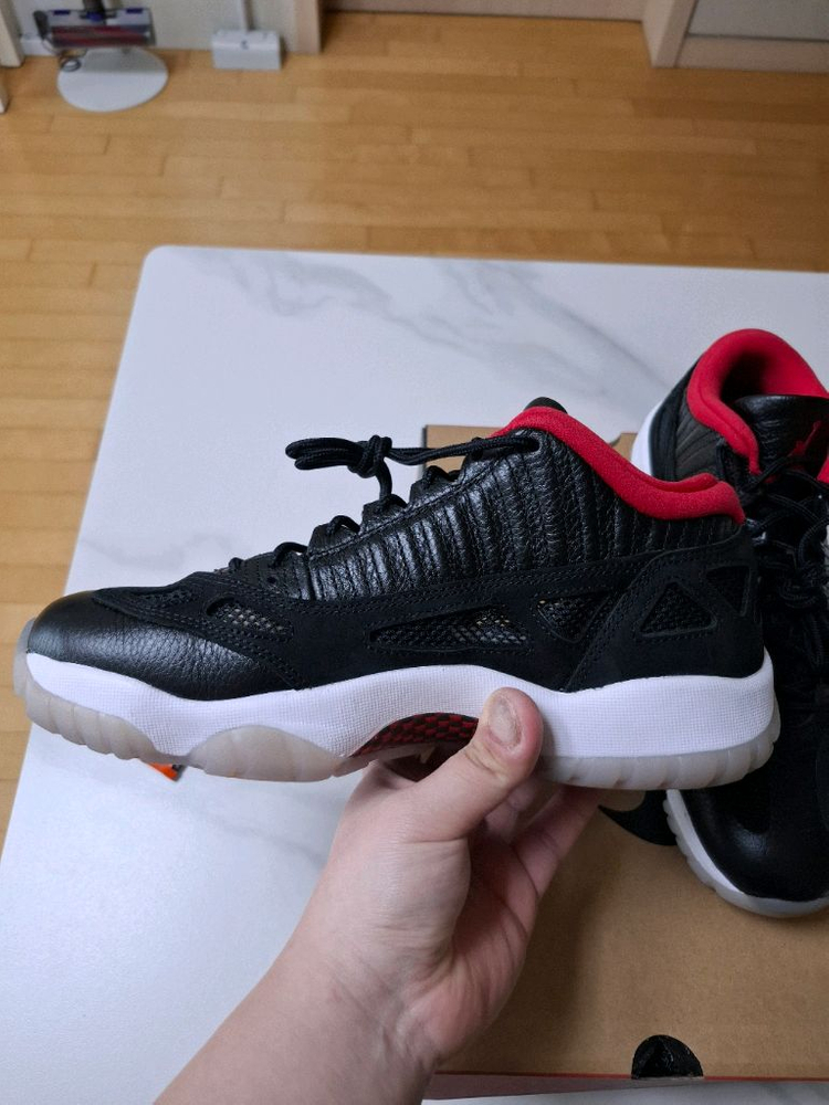 [275] 조던11 브레드 새상품 이미지