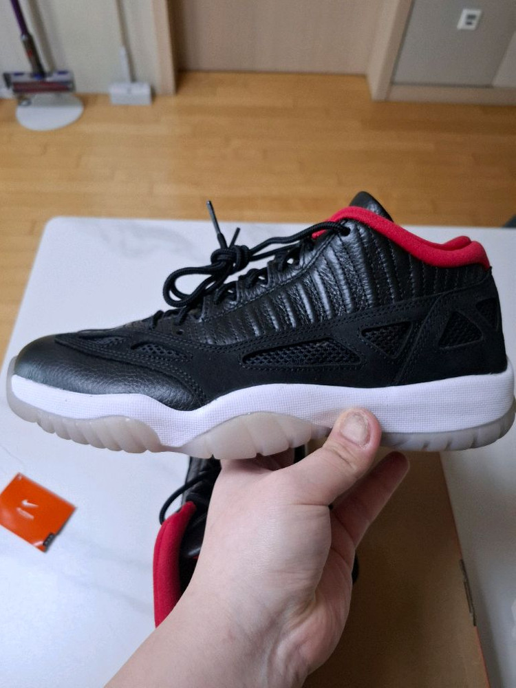 [275] 조던11 브레드 새상품 이미지