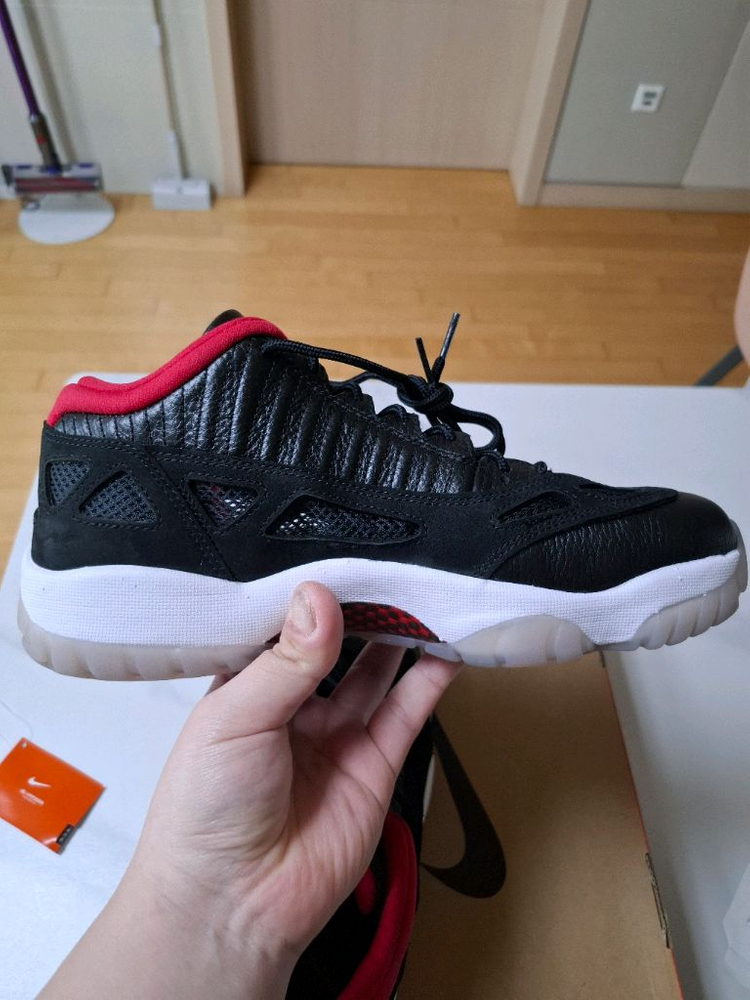 [275] 조던11 브레드 새상품 이미지