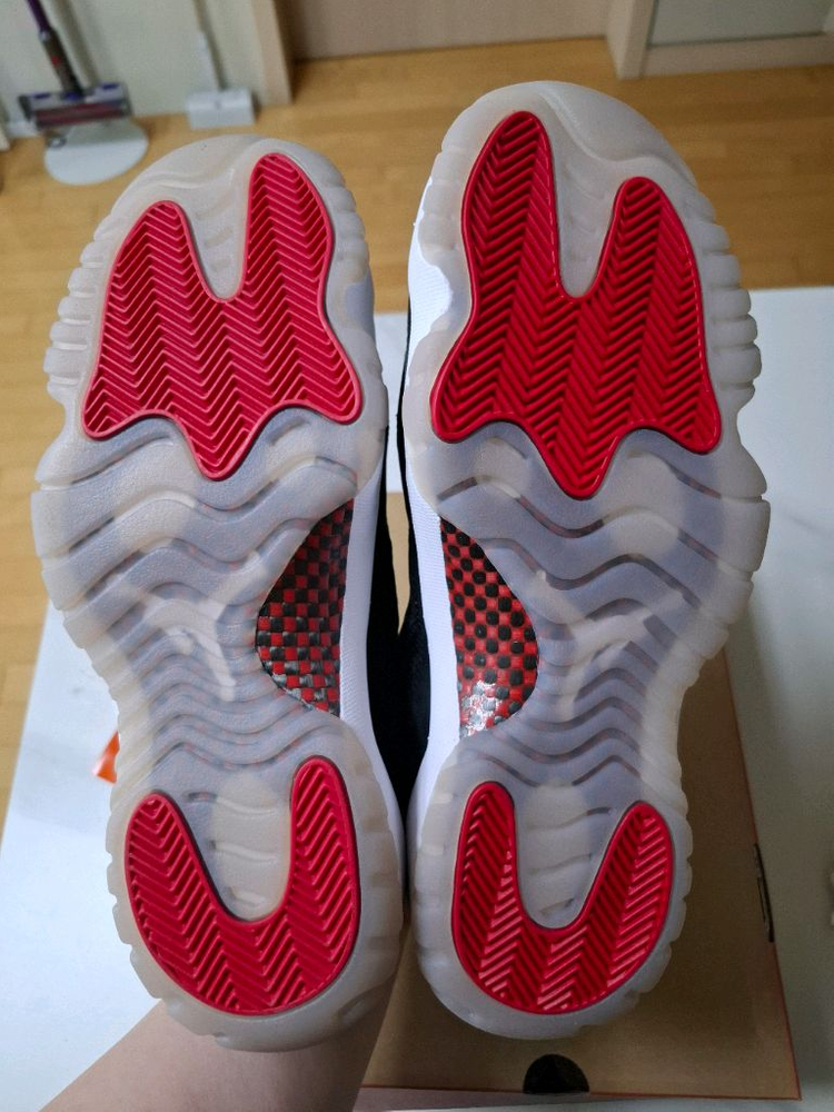 [275] 조던11 브레드 새상품 이미지