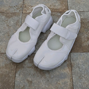 (240)나이키 에어 리프트 브리드 화이트 샌들 샌달