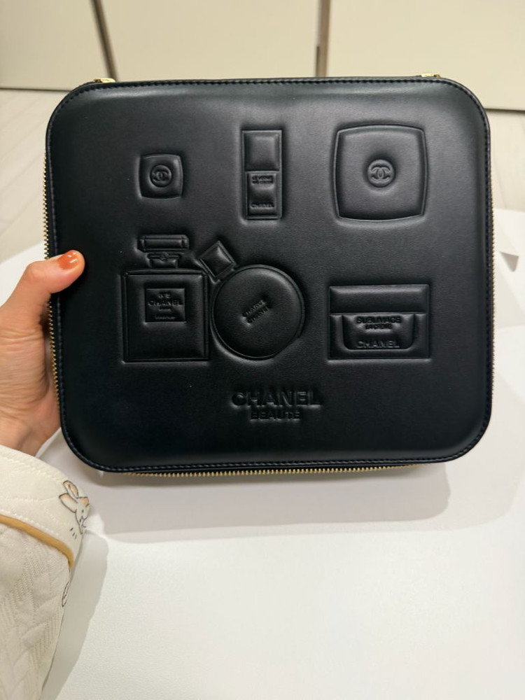 샤넬 뷰티 가죽 케이스 블랙 새상품 이미지