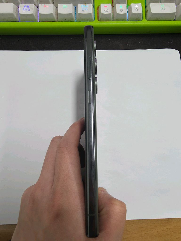 갤럭시s23울트라 A급 액정깨끗--4