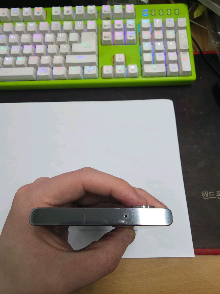 갤럭시s23울트라 A급 액정깨끗--5