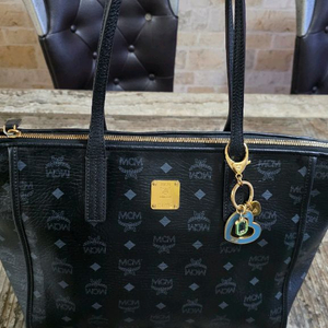 정품 MCM 비세토스 블랙 토트백 & 하트 크리스탈 키링 판매합니다.