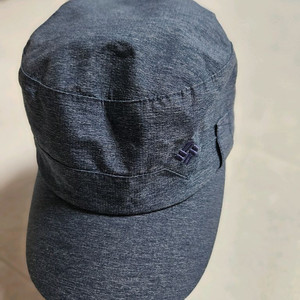 컬럼비아 워크캡 스타일 모자입니다데님 질감이고요, 캐주얼하게 착용하기 좋습니다