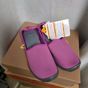 크록스 여성용 스킨너 슬립온 w6