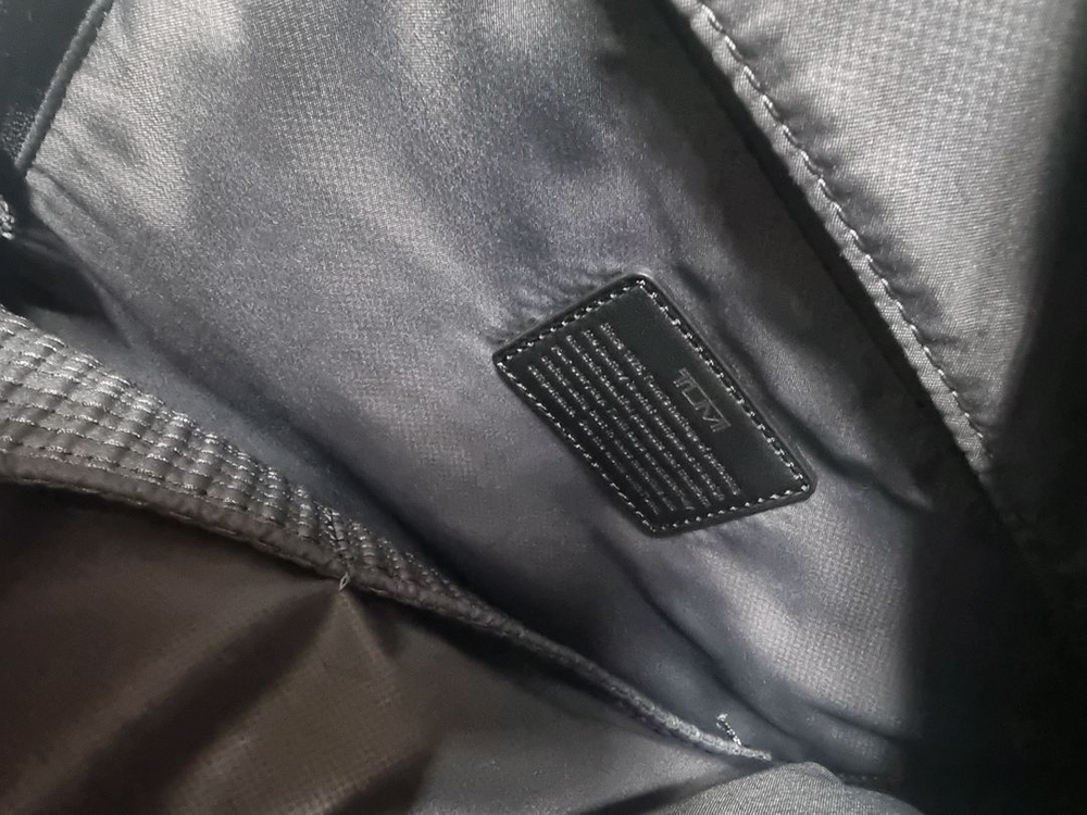 TUMI 가죽 블랙백팩--3