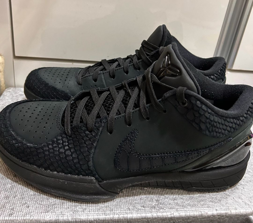 나이키 코비4 블랙 유니버시티 골드 팝니다--1