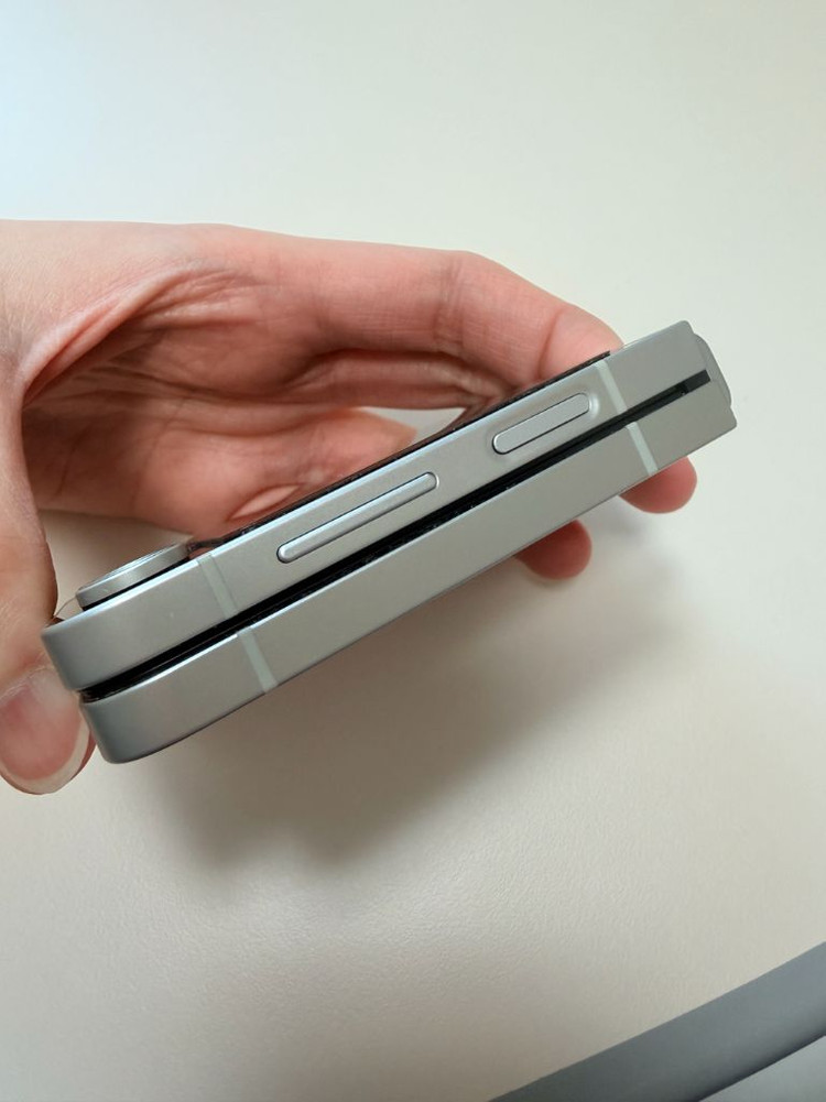 갤럭시플립6 256 화이트--3