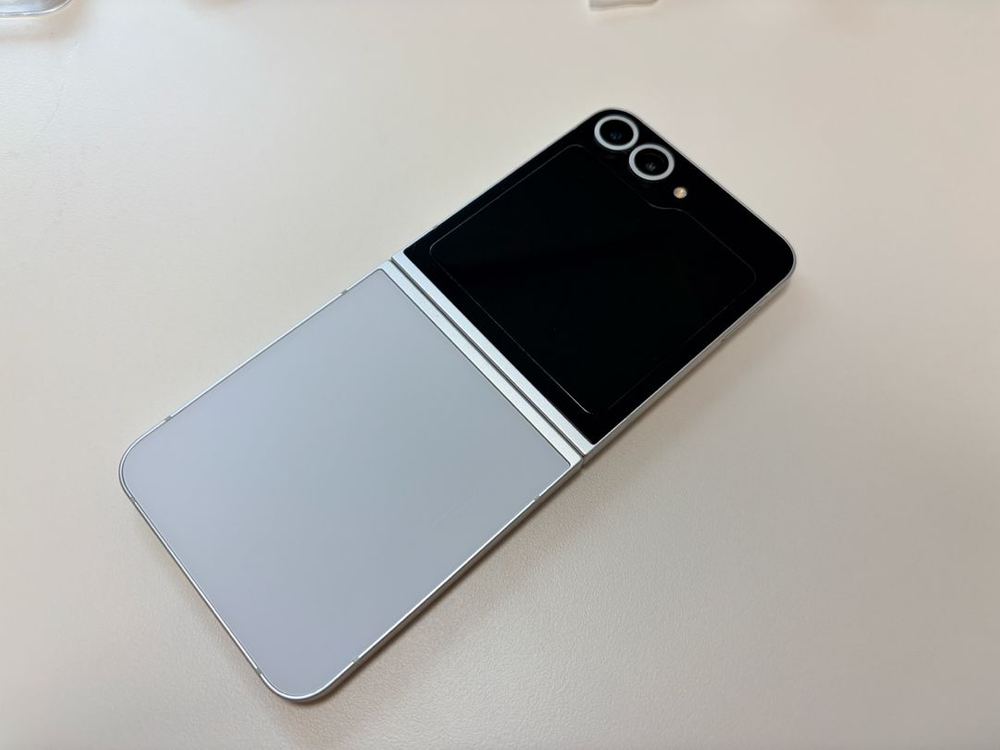 갤럭시플립6 256 화이트--7