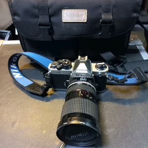 니콘 FM2 와 렌즈 니콘 MF 25mm-50mm 1:4 귀한 렌즈 필카 필름 카메라